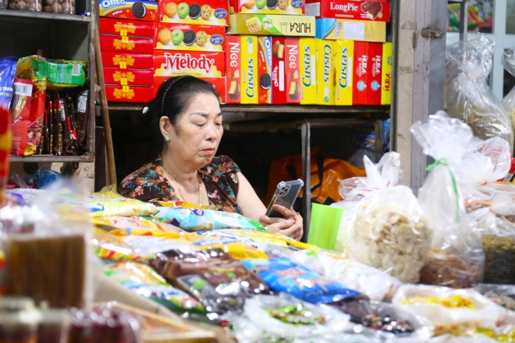 Cảnh tượng &#39;lạ&#39; ở khu chợ Tết đến nơi rồi vẫn chưa thấy... khách - 6