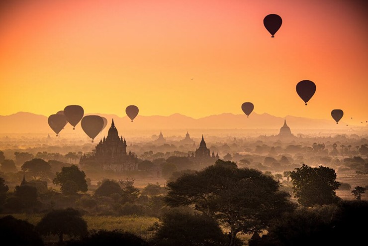 Bagan, Myanmar: Di sản Thế giới được UNESCO công nhận này là nơi có hơn 2.000 ngôi chùa&nbsp;còn sót lại. Nơi tuyệt vời nhất để có được cái nhìn thực sự ngoạn mục về phong cảnh mê hoặc này là từ trên cao.&nbsp;
