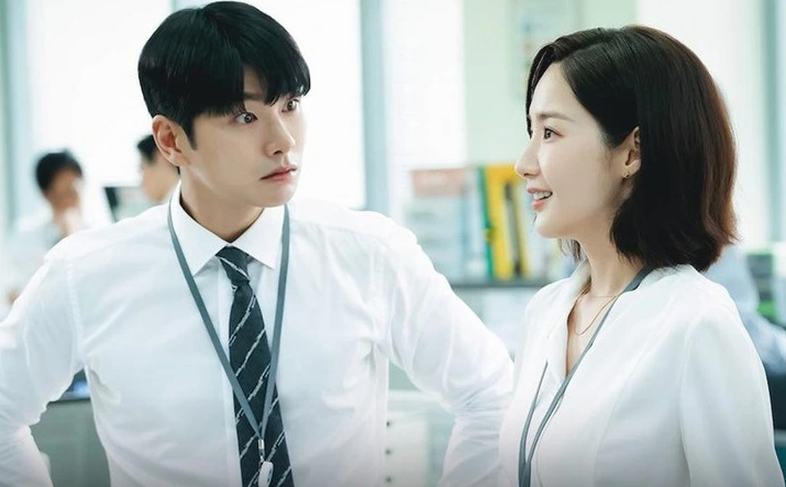 Lee Yi Kyung và Park Min Young trong "Marry my husband"