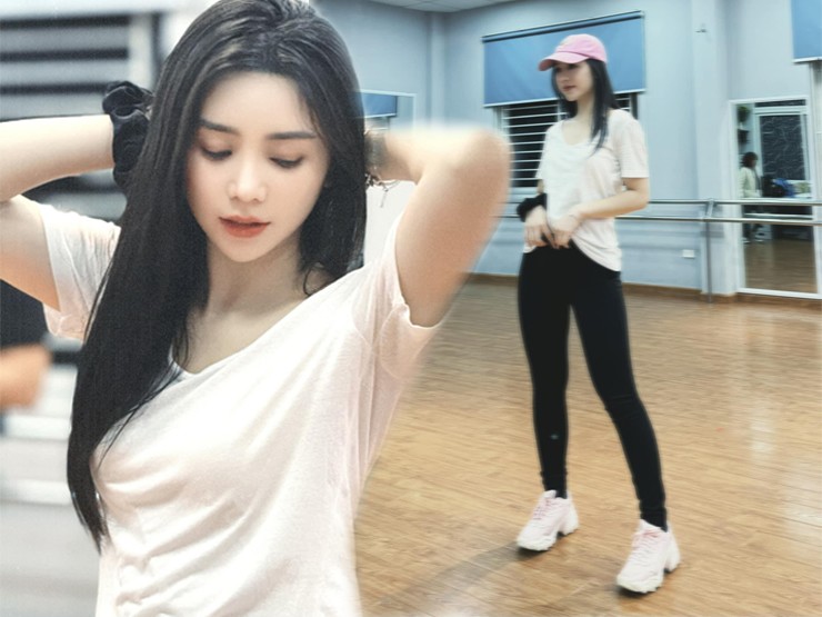 Mới đây, Quỳnh Kool đăng tải loạt ảnh diện trang phục đơn giản đi tập sexy dance cùng dàn diễn viên vũ trụ phim VTV, nhận được nhiều lượt yêu thích trên MXH.
