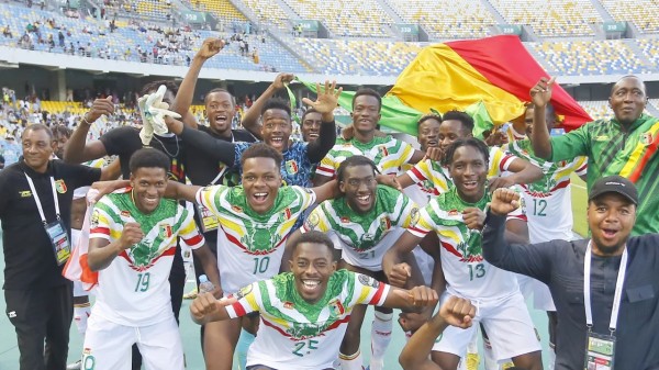 U23 Mali giành vé dự Olympic bằng dàn nội binh có gia cảnh nghèo khó.