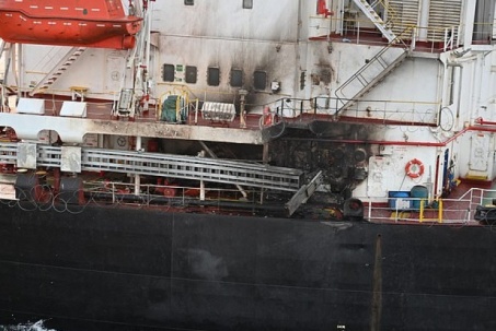 Tàu hàng Mỹ bị hư hại do Houthi tấn công, tàu chiến Ấn Độ tới giải cứu 22 thủy thủ
