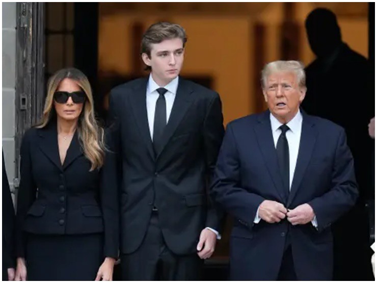 Barron Trump được ví như bạch mã hoàng tử với vẻ ngoài nổi bật.