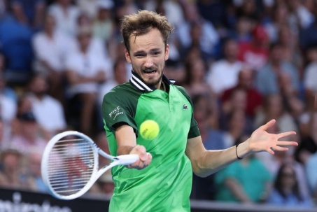 Video tennis Medvedev - Auger Aliassime: Đẳng cấp lên tiếng, thẳng tiến vòng 4 (Australian Open)