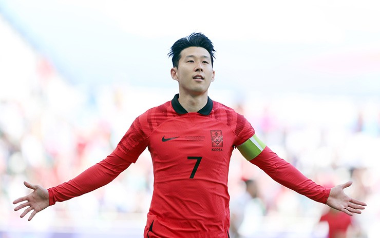 Chính Son Heung Min giúp đội nhà vượt lên dẫn trước ở đầu hiệp một từ quả đá phạt đền, nhưng Jordan đã vùng dậy mạnh mẽ để dẫn ngược đối thủ 2-1 khi hiệp một khép lại.