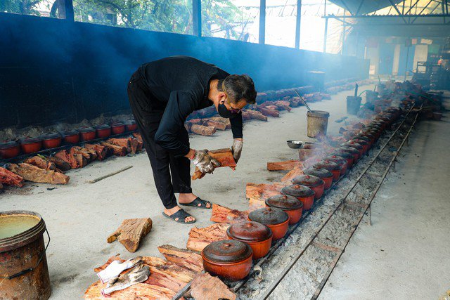 Theo đó, cá kho làng Vũ Đại có nhiều tên gọi khác nhau như: Cá kho Đại Hoàng, cá kho Hà Nam, cá kho Nhân Hậu… nhưng dù tên gọi nào thì món cá kho ở đây cũng có nhiều đặc trưng không nơi nào có được