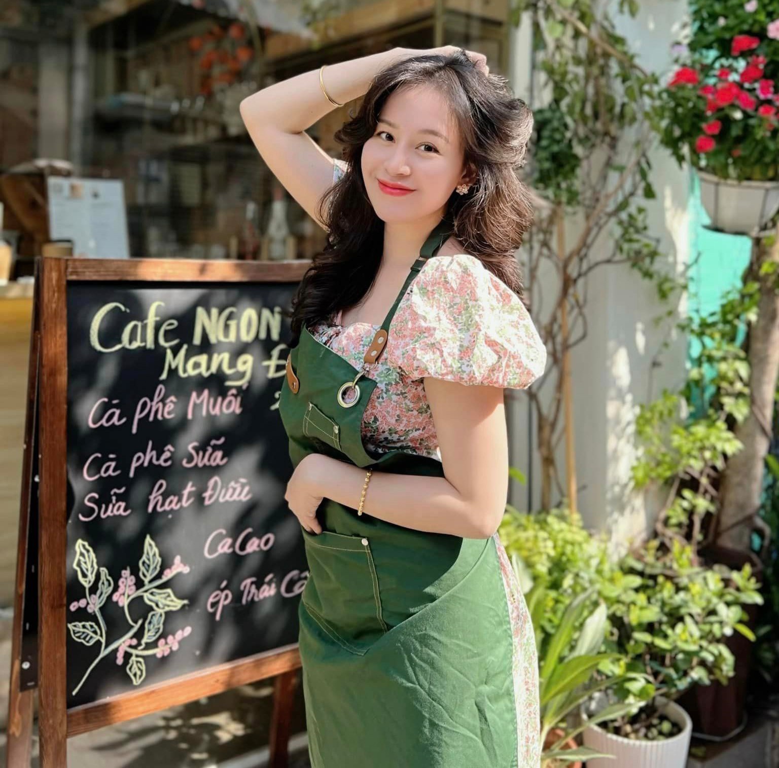 “Bà Tưng” Huyền Anh bỏ showbiz bán cà phê, đáp trả chuyện “hết thời” - 2