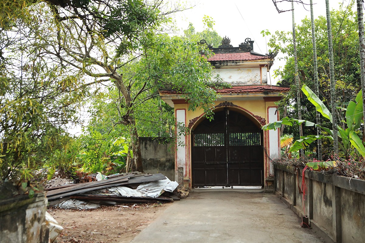 Chùa Trà Phương hay còn gọi là chùa Bà Đanh, tên chữ "Thiên Phúc tự" là một ngôi chùa có lịch sử hàng nghìn năm tại làng Trà Phương, xã Thụy Hương, huyện Kiến Thụy (TP. Hải Phòng). Chùa&nbsp;được xây dựng từ thời Lý, khoảng đầu thế kỷ XI (1010 - 1020). Năm 2007, nơi đây được&nbsp;Nhà nước công nhận là Di tích kiến trúc nghệ thuật cấp quốc gia.