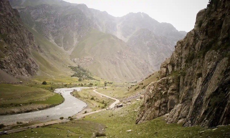 Tỉnh Badakhshan ở Afghanistan là khu vực tiếp giáp với Tajikistan và Pakistan.