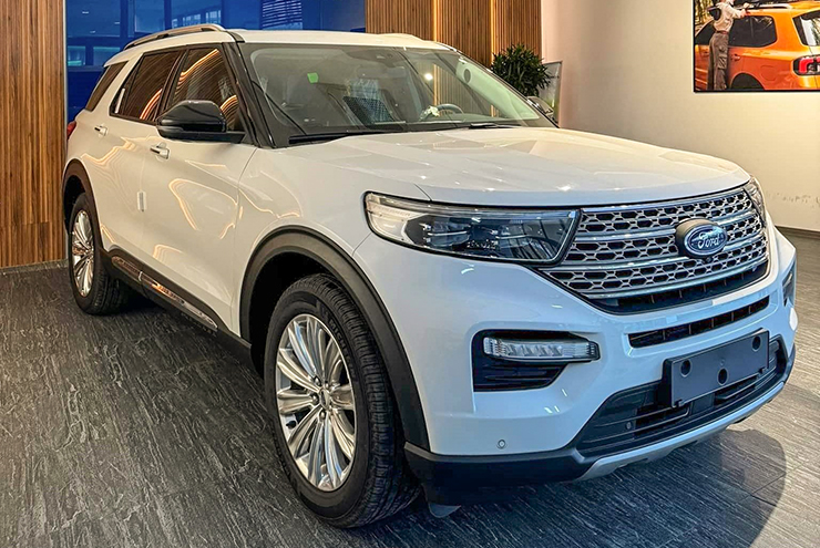 Ford Explorer giảm giá sâu để tìm kiếm khách hàng mới - 1