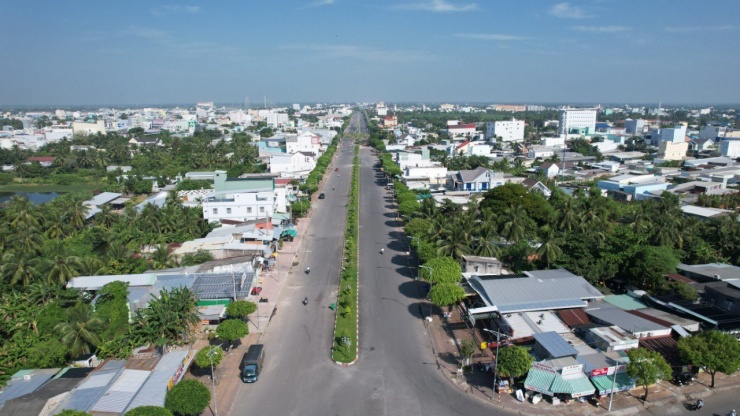 Gần 20 năm qua, đường này không thể thông toàn tuyến do vướng mặt bằng của hai hộ dân. Ngày 12/7/2023, tuyến đường này đã thông được một nửa sau khi hộ ông Đỗ Thành Hưng bàn giao mặt bằng. (Ảnh: V.Đ).