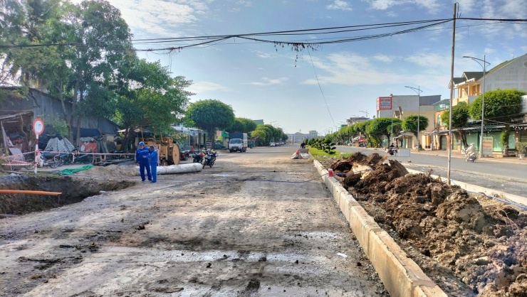 Sau buổi đối thoại, các đơn vị chức năng của thành phố Bạc Liêu phối hợp cùng UBND phường 1 đã hoàn thành việc cắm mốc ranh giới giải phóng mặt bằng.