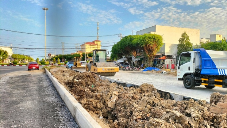 UBND thành phố Bạc Liêu cam kết sẽ hoàn thành tuyến đường trước Tết Nguyên đán Giáp Thìn năm 2024, đảm bảo an toàn giao thông trên tuyến, tạo mỹ quan đô thị, mang lại diện mạo mới cho thành phố Bạc Liêu.