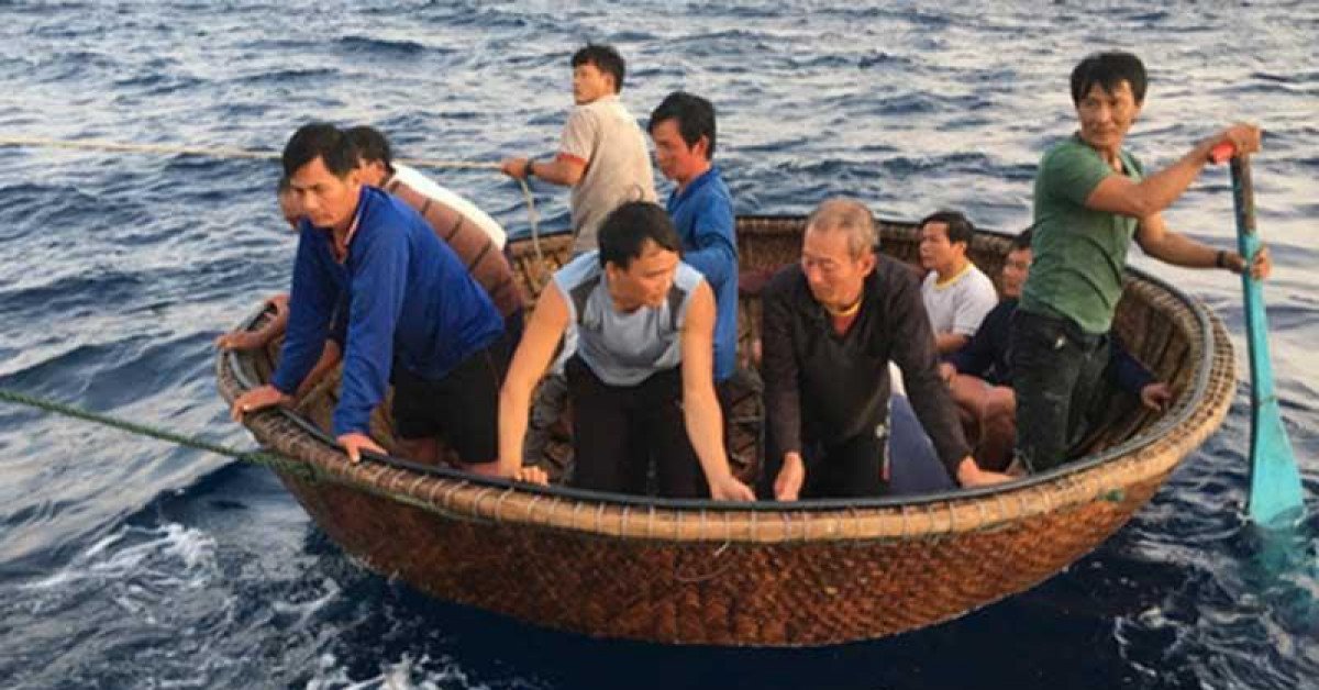 41 ngư dân sống sót sau 31 giờ trên biển
