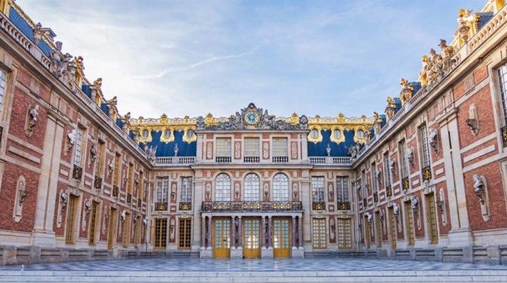 Cung điện Versailles, Versailles, Pháp: Nổi tiếng là nơi ở của Marie Antoinette, Cung điện Versailles (hay Château de Versailles) nổi tiếng vì sự sang trọng và xa hoa. Được xây dựng vào thế kỷ 17, Versailles từng là nơi ở của hoàng gia Pháp cho đến khi cách mạng bắt đầu vào năm 1789.&nbsp;
