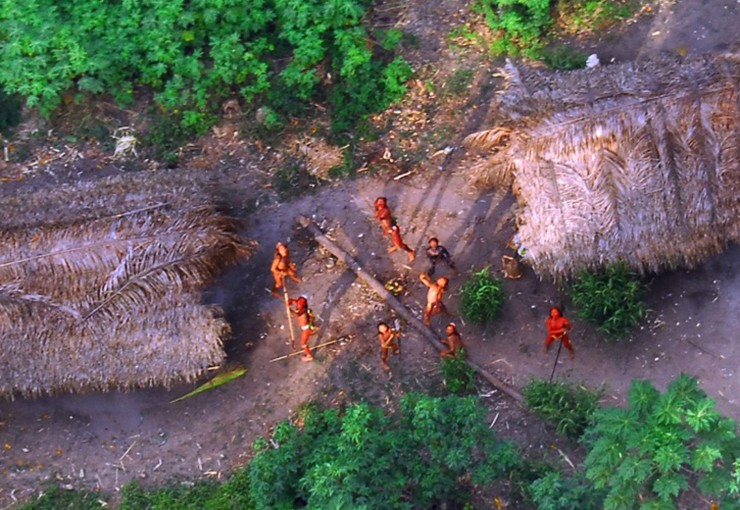 Bộ lạc Sentinelese, Andamans, Ấn Độ: Bộ lạc Sentinelese là một trong những bộ tộc riêng tư nhất còn tồn tại trên thế giới. Họ không chỉ ít quan tâm đến việc hòa nhập với xã hội hiện đại mà còn hết sức thù địch khi tiếp xúc với thế giới bên ngoài.
