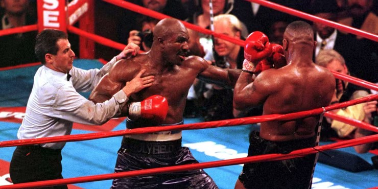 8. Evander Holyfield (Mỹ), thành tích 44 thắng, 10 thua, 2 hòa, 29 lần knock-out đối thủ