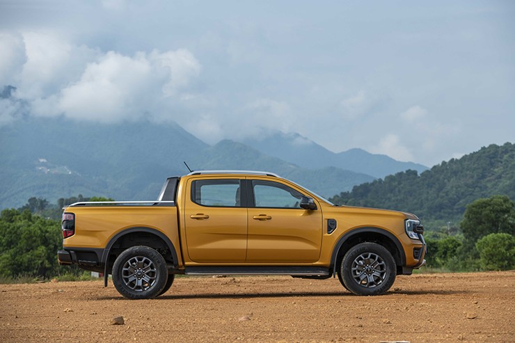 Giá xe Ford Ranger niêm yết và lăn bánh tháng 1/2024 - 5