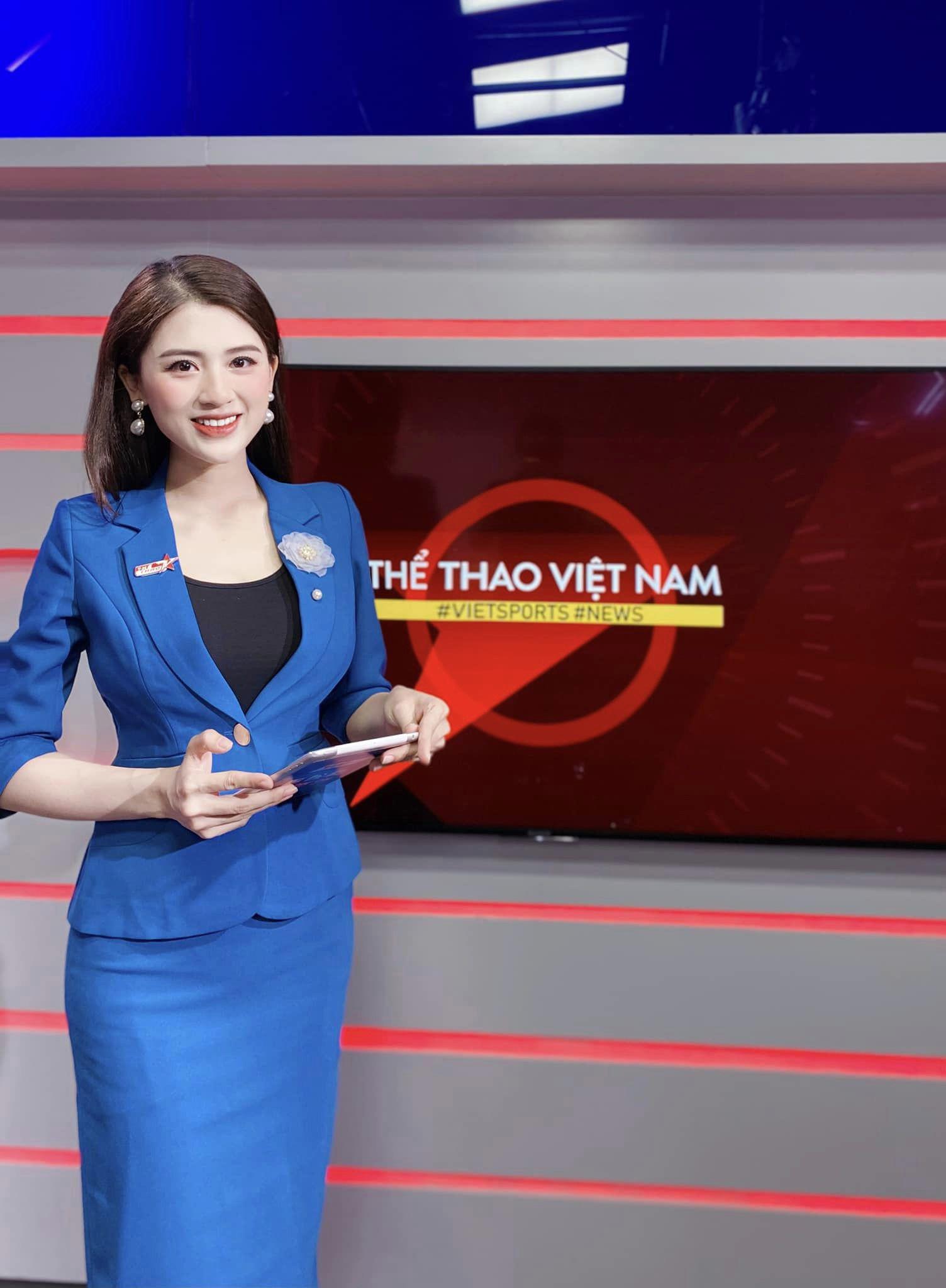 MC Thể thao VTVcab xinh như búp bê, rời sóng truyền hình mặc quyến rũ thế nào? - 2