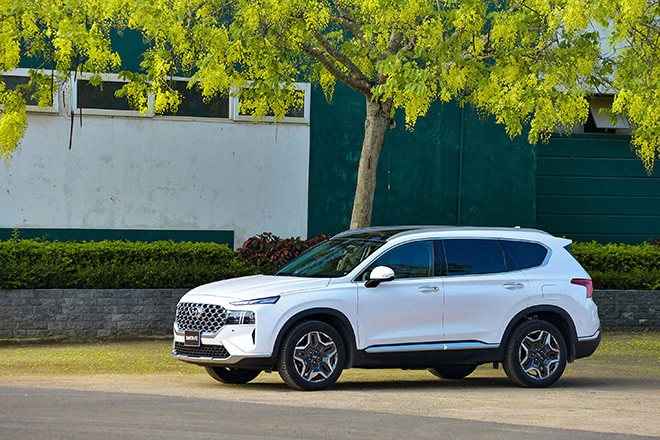 Giá xe Hyundai Santa Fe niêm yết và lăn bánh tháng 1/2024 - 3