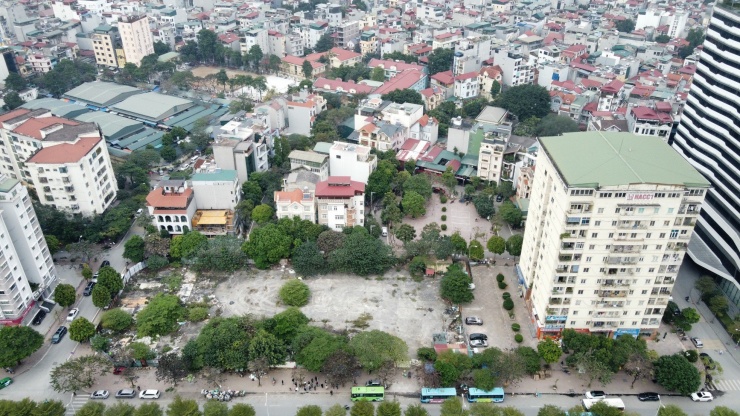 Sở TN&amp;MT Hà Nội vừa thông báo thu hồi đối với diện tích 4.065m2 đất tại xã Xuân Đỉnh, huyện Từ Liêm (nay là phường Xuân Đỉnh, quận Bắc Từ Liêm) của Công ty cổ phần Bất động sản AIC (Công ty AIC)thuê do vi phạm pháp luật về đất đai.