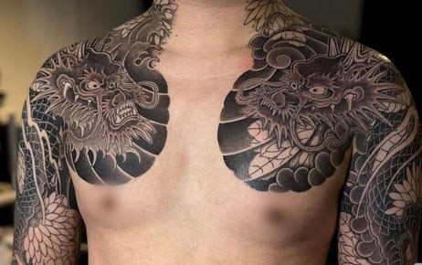 Hình xăm rồng trước ngực. Ảnh: Tattoo Adore