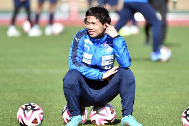 Công Phượng trong buổi tập trước mùa giải của Yokohama FC