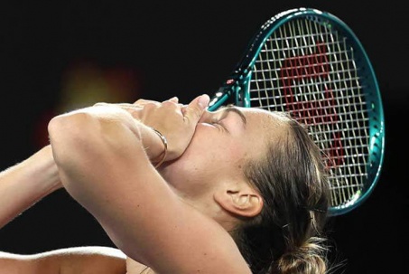 Video tennis Zheng Qinwen - Sabalenka: "Hiện tượng" không làm nên kỳ tích (Chung kết Australian Open)