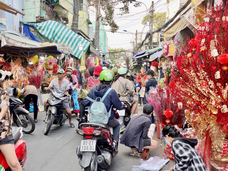 Khung cảnh mua sắm tại chợ