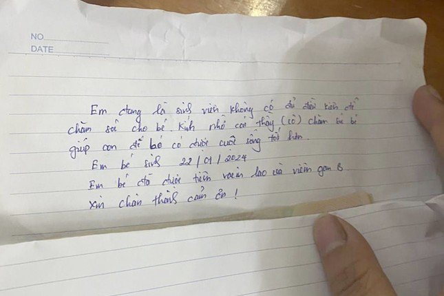 Lá thư được tìm thấy trong giỏ nhựa với lời nhắn mong muốn bé gái có được cuộc sống tốt hơn.