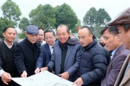 Nguyên Phó Thủ tướng Trương Hòa Bình thăm công trường Tượng đài con tàu tập kết ra Bắc