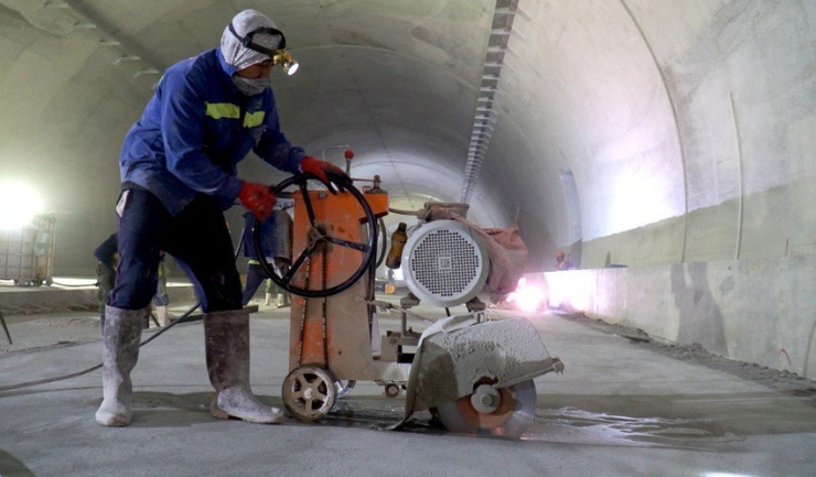 Ông Nguyễn Văn Long cho biết, hiện nay, các hạng mục công trình trên toàn dự án cao tốc Cam Lâm - Vĩnh Hảo đạt sản lượng 7.125/7.587 tỉ đồng, đạt gần 94% giá trị hợp đồng.