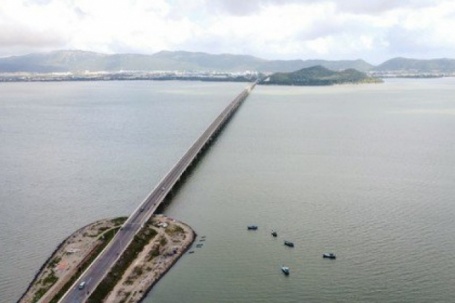 Hiện trạng cầu vượt biển vừa được duyệt chi gần 30 tỷ sửa chữa