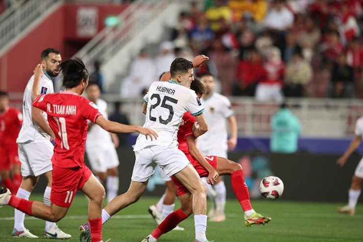 Hơn một tháng nữa, thầy trò HLV Troussier sẽ gặp lại Indonesia hai trận liền ở vòng loại World Cup 2026. Ảnh: ANH THỎA