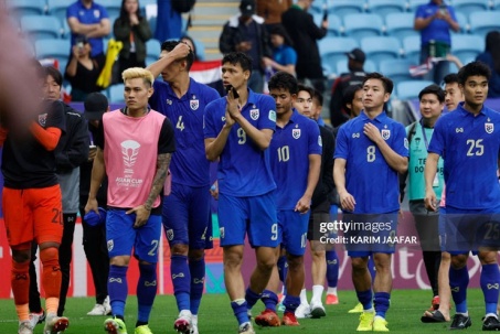 Báo chí Thái Lan nể phục đội nhà dù thua Uzbekistan, fan khen hay nhất Đông Nam Á