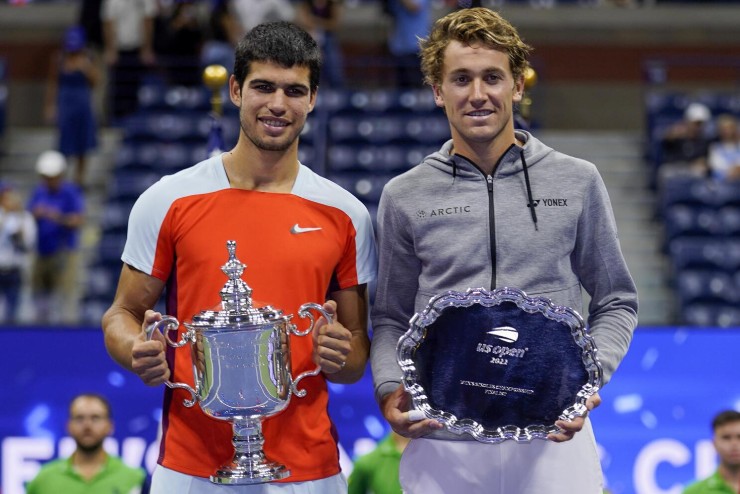 Chung kết US Open 2022: Carlos Alcaraz (trái) hạ Casper Ruud