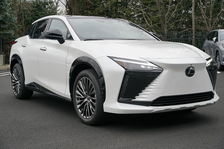 Lexus đăng ký bản quyền mẫu xe điện mới tại Việt Nam - 2