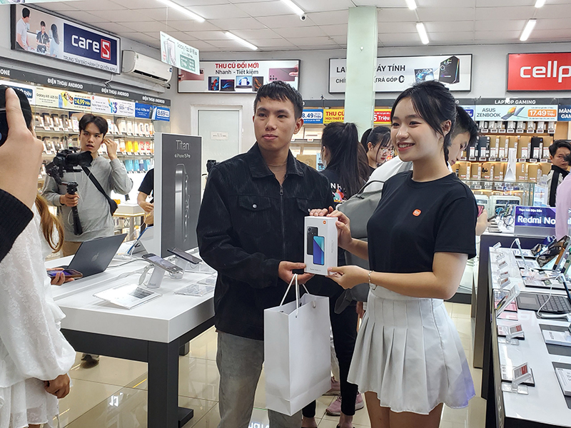 Redmi Note 13 series chỉ hơn 4 triệu, gây sốt dịp mua sắm Tết - 1