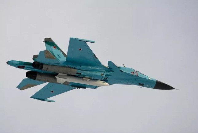 Ukraine tiếp tục bắn rơi cường kích- ném bom Su-34 của Nga - 1