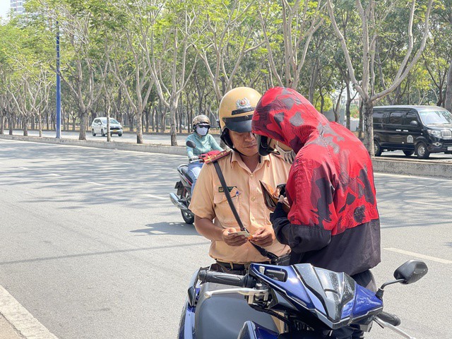 Ông V.T.T (ngụ tỉnh Đồng Nai) chạy quá tốc độ 5-10km/h - mức 1 của khung vi phạm (cụ thể 58km/h)