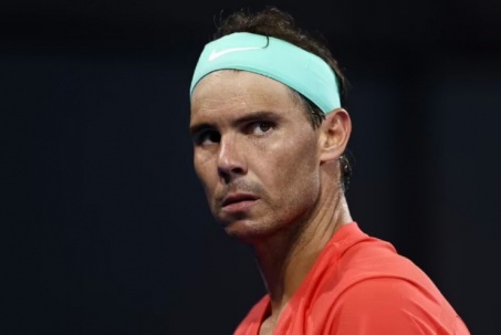 Lộ nguyên nhân khiến Nadal bỏ sân đất nện, chơi sân cứng Qatar Open