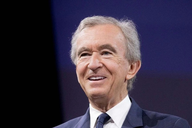 Theo Forbes, không nhiều người biết rằng tỷ phú Bernard Arnault ghé thăm tới 25 cửa hàng vào mỗi thứ Bảy, bao gồm cả cửa hàng của ông và của các đối thủ cạnh tranh. Ảnh: Getty