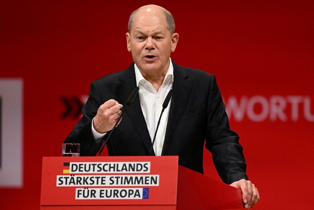 Thủ tướng Đức Olaf Scholz và 4 nhà lãnh đạo châu Âu khác thừa nhận EU chưa hoàn thành mục tiêu cung cấp đạn pháo cho Ukraine. Ảnh: Reuters