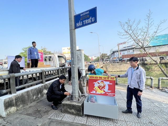 Độc lạ 'trạm cá chép siêu tốc' đưa ông Táo về trời- Ảnh 3.