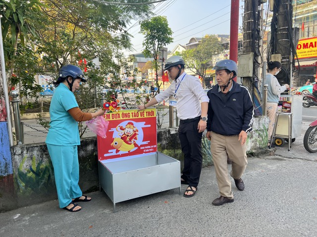 Độc lạ 'trạm cá chép siêu tốc' đưa ông Táo về trời- Ảnh 4.