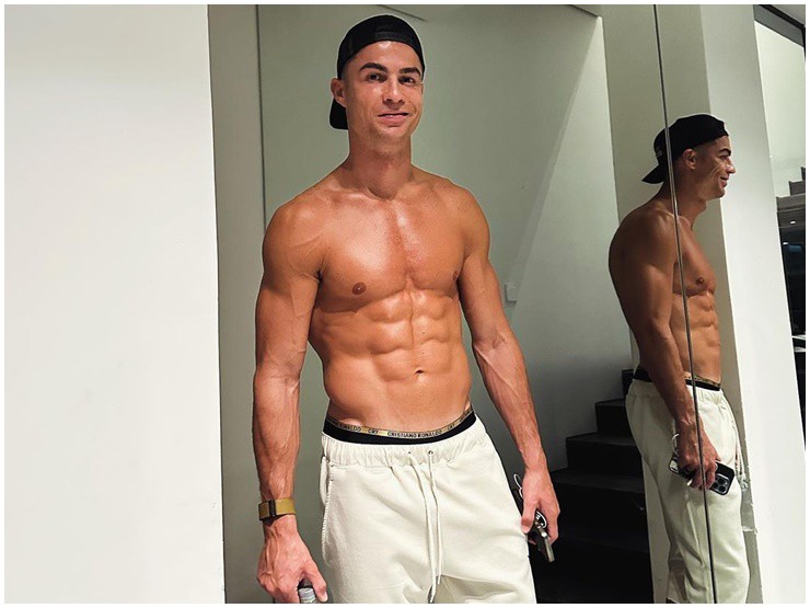 CR7 khoe body trước thềm sinh nhật.