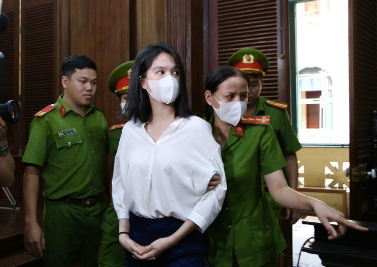 Bị cáo Trần Thị Ngọc Trinh tại tòa. Ảnh: HOÀNG GIANG