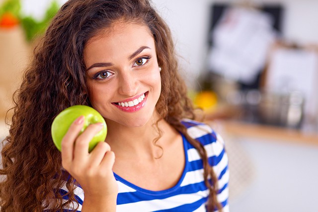 Ăn táo thường xuyên có liên quan đến việc giảm nguy cơ mắc một số bệnh ung thư.