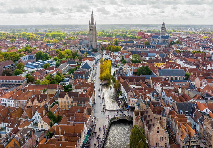 Bruges được UNESCO công nhận là Di sản Thế giới vào năm 2000 nhờ vẻ đẹp đặc biệt và là thành phố thời Trung cổ được bảo tồn tốt.
