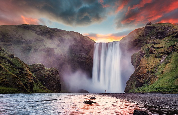 Giống như nhiều kỳ quan thiên nhiên khác của Iceland, Skógafoss chứa đầy những truyền thuyết và thần thoại.
